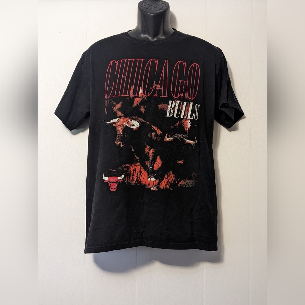 Men's Y&R Chicago Bulls Black NBA Basketball T-shirt Size Medium